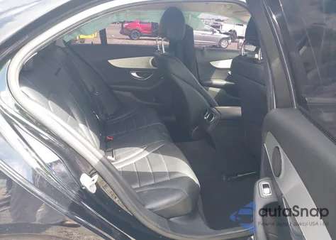 2016 Mercedes-Benz C 300 Luxury/Sport z USA, uszkodzony, nr VIN 55SWF4JB3GU152008